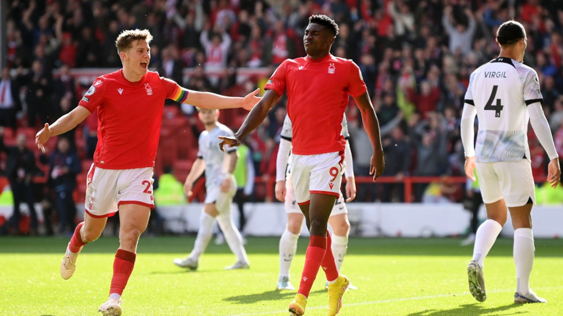 球队士气受 球队士气受